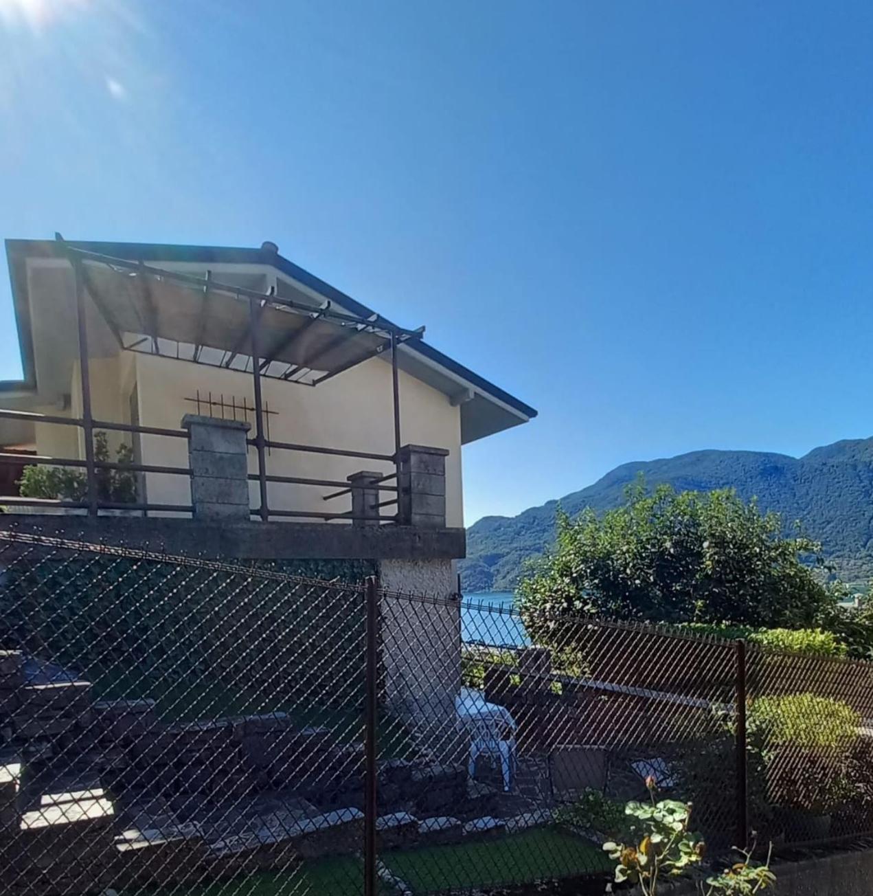 Lake And Guzzi View - Holiday Home Манделло-дель-Ларио Экстерьер фото