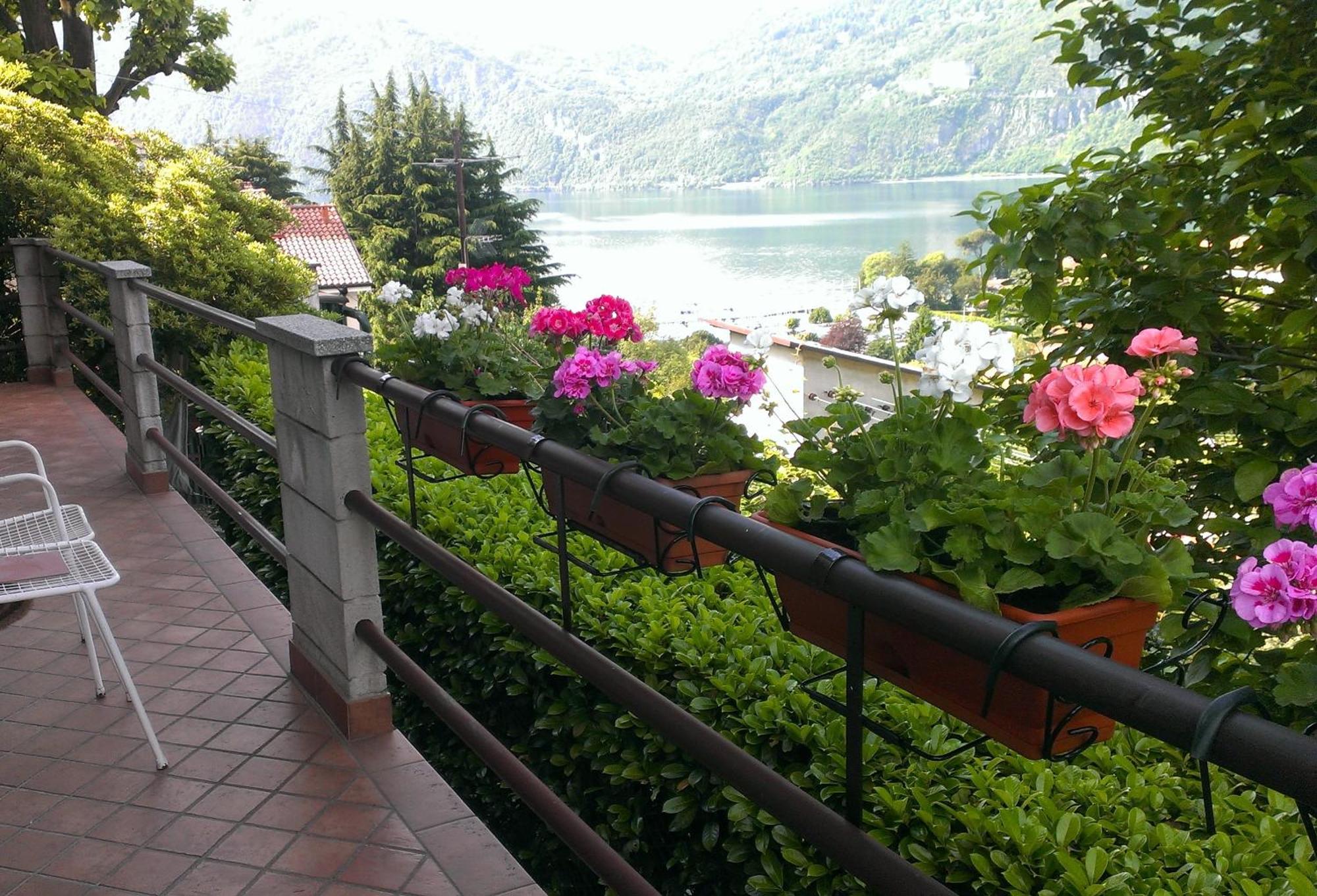 Lake And Guzzi View - Holiday Home Манделло-дель-Ларио Экстерьер фото